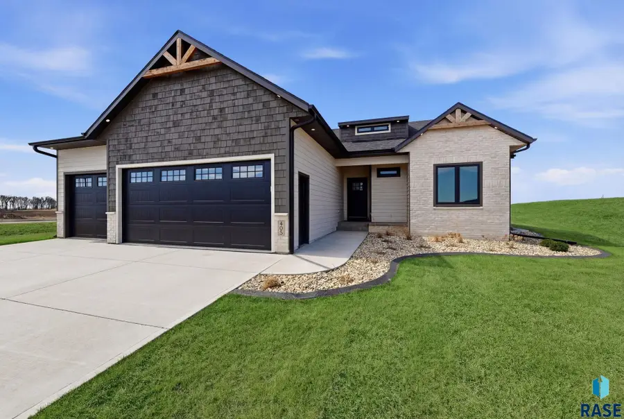 405 N Sunshine Ave, Brandon, SD 57005 - #3