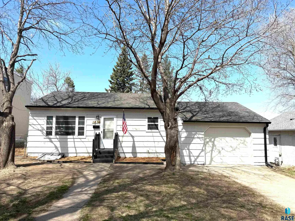 1216 W Sioux St, Sioux Falls, SD 57104 - #1