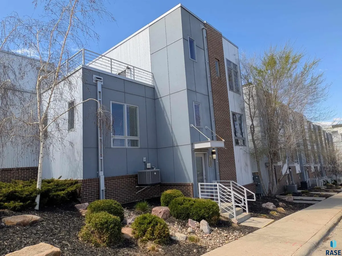 521 S 2nd Ave, Sioux Falls, SD 57104 - #1
