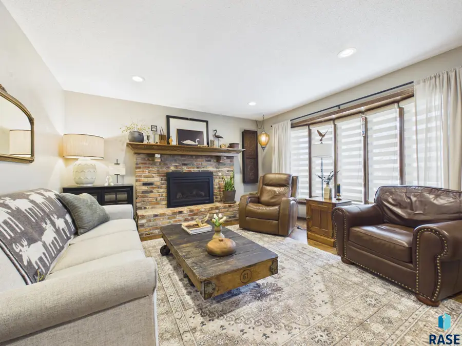 2409 S Royal Ct, Sioux Falls, SD 57106 - #3