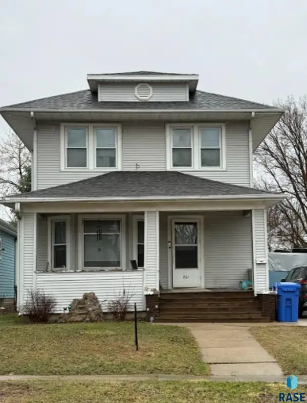 821 S 1st Ave, Sioux Falls, SD 57104