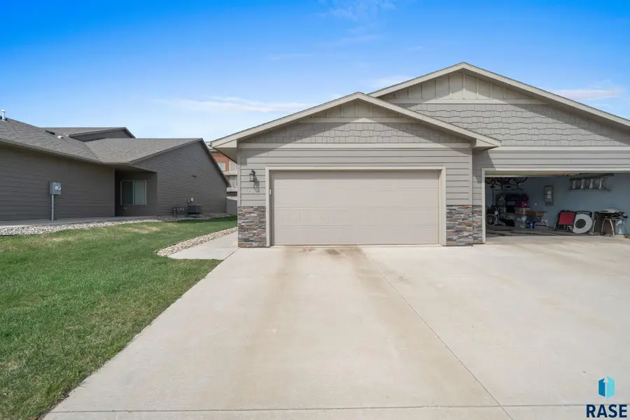 7210 E 45th St, Sioux Falls, SD 57110 - #2