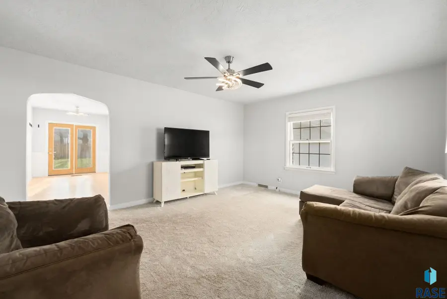 1016 N Hudson Ave, Sioux Falls, SD 57104 - #2