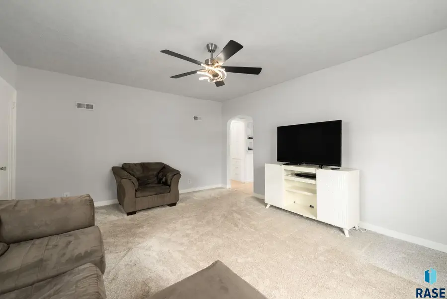 1016 N Hudson Ave, Sioux Falls, SD 57104 - #3
