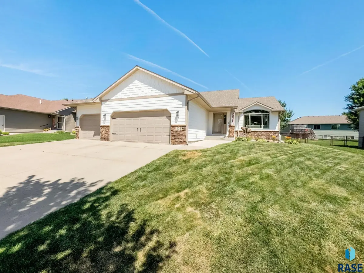 404 S Red Willow Ave, Sioux Falls, SD 57110 - #1