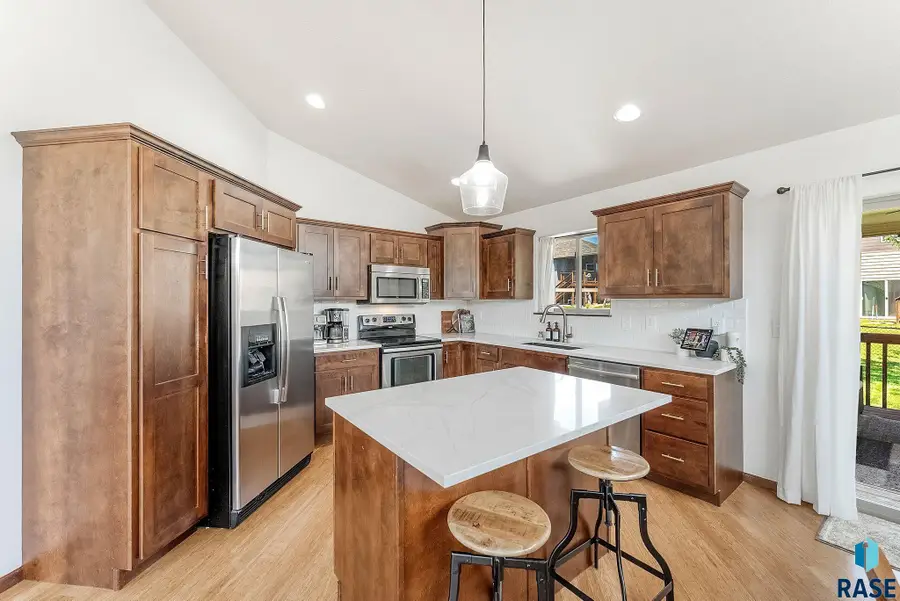 404 S Red Willow Ave, Sioux Falls, SD 57110 - #3