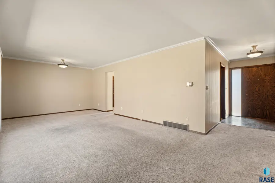 1612 E Cedar Ln, Sioux Falls, SD 57103 - #3