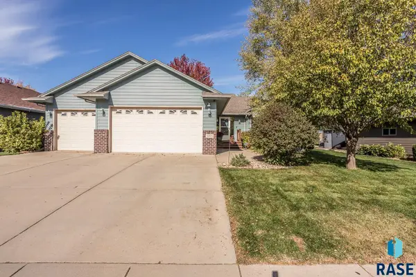 4904 E Tiger Lilly St, Sioux Falls, SD 57110