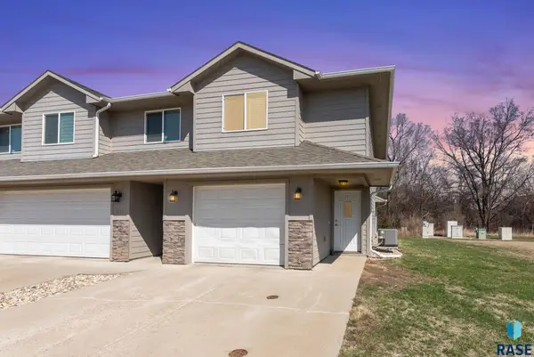 314 Macey Ave, Harrisburg, SD 57032