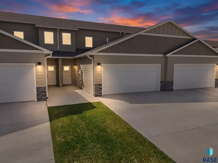 5513 Huntwood Ave, Sioux Falls, SD 57108 - #3