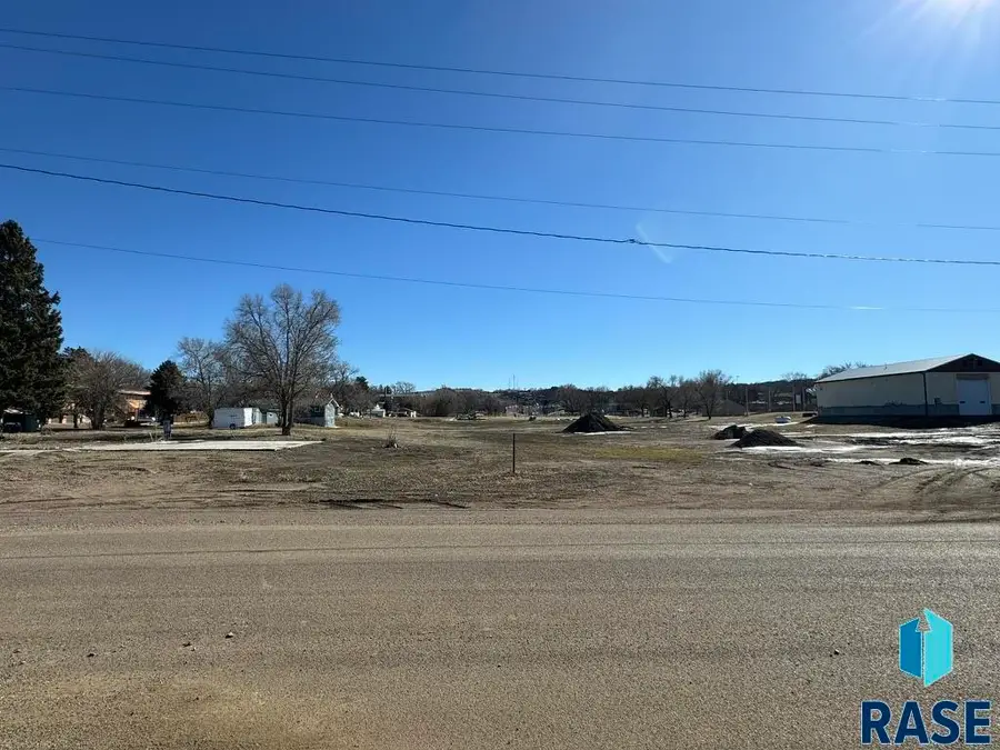 407 S River St, Chamberlain, SD 57325 - #2