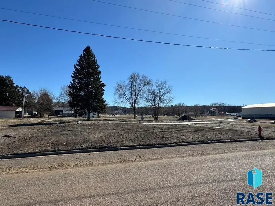 407 S River St, Chamberlain, SD 57325 - #3