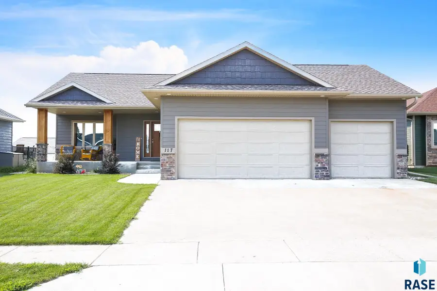 117 E Birchwood Dr, Brandon, SD 57005 - #2