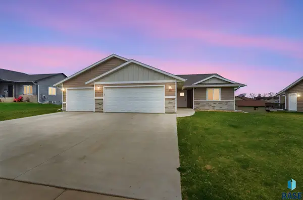 107 E 15th St, Dell Rapids, SD 57022