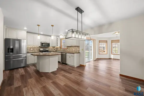 716 W Laquinta St, Sioux Falls, SD 57108