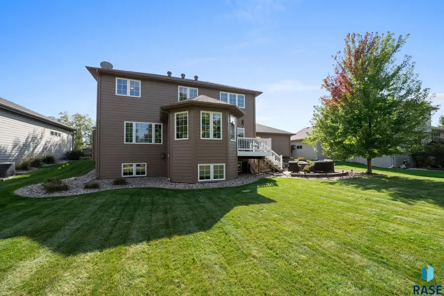 716 W Laquinta St, Sioux Falls, SD 57108 - #2