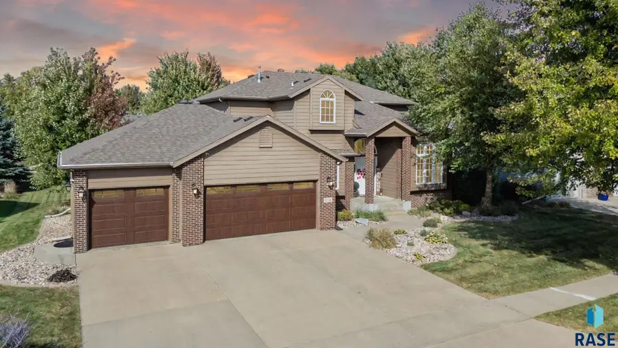 716 W Laquinta St, Sioux Falls, SD 57108 - #3