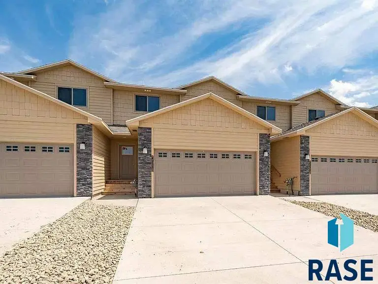 4233 Knob Hill Ct, Sioux Falls, SD 57107 - #1