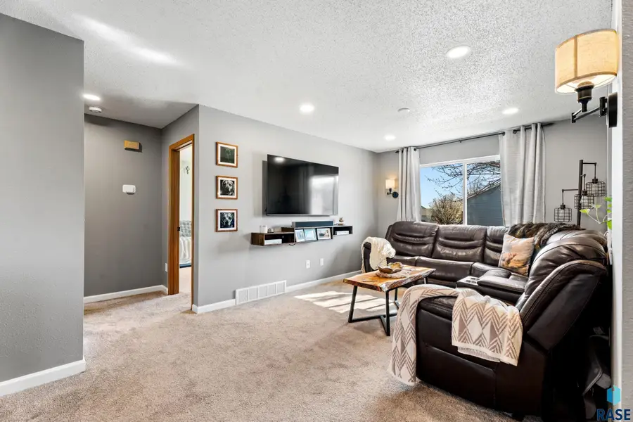 4124 N Jans Dr, Sioux Falls, SD 57107 - #3