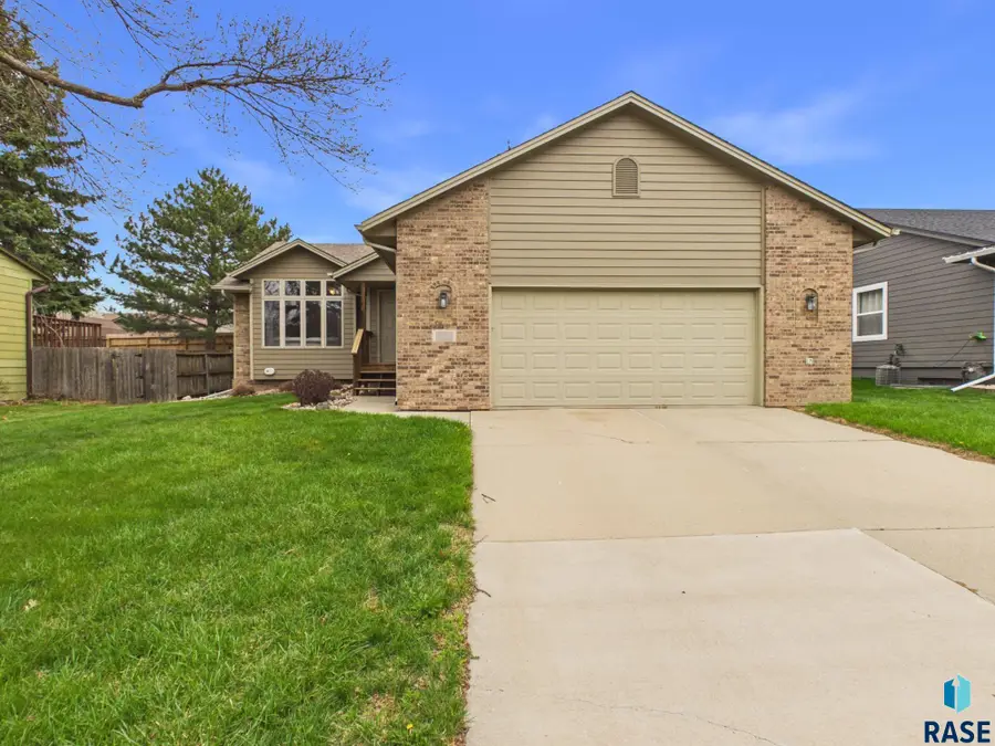 800 N Savannah Dr, Sioux Falls, SD 57103 - #2