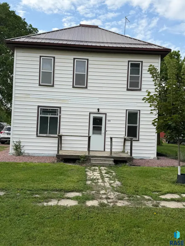 208 E Washington St, Marion, SD 57043
