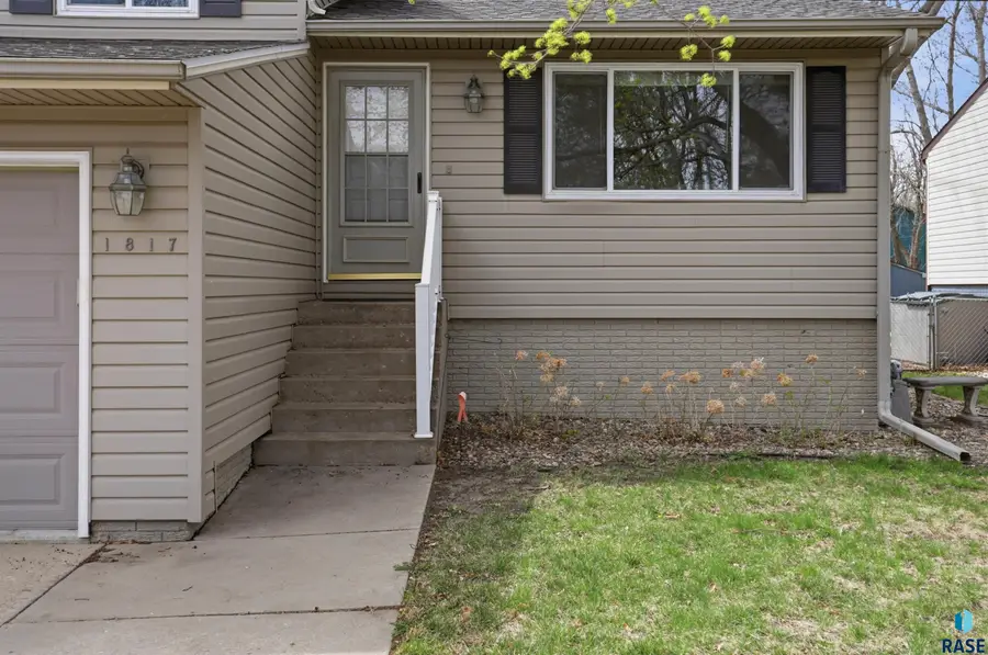 1817 S Berkshire Blvd, Sioux Falls, SD 57005 - #2