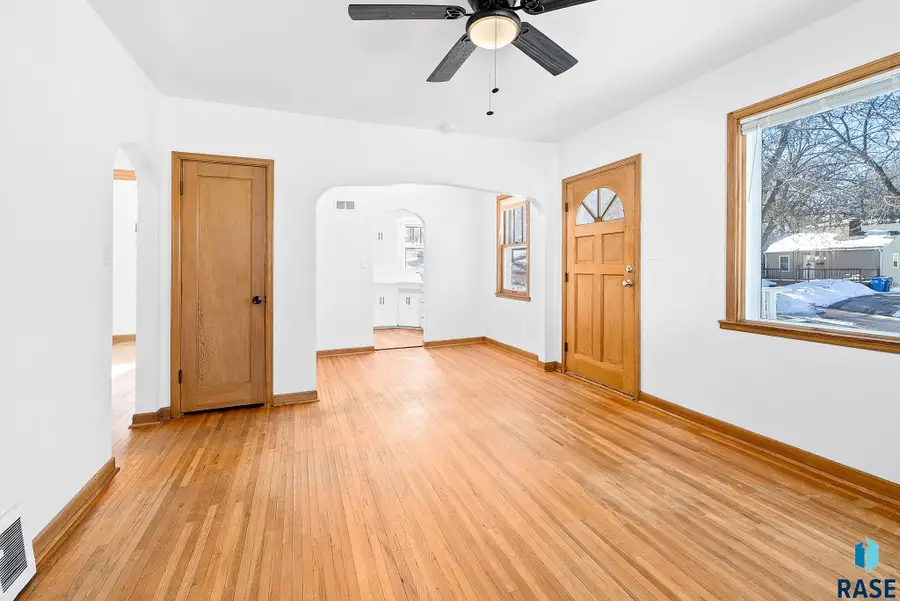 804 S Hawthorne Ave, Sioux Falls, SD 57104 - #2