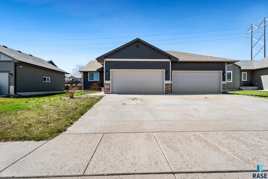 709 N Anthem Dr, Sioux Falls, SD 57110 - #2