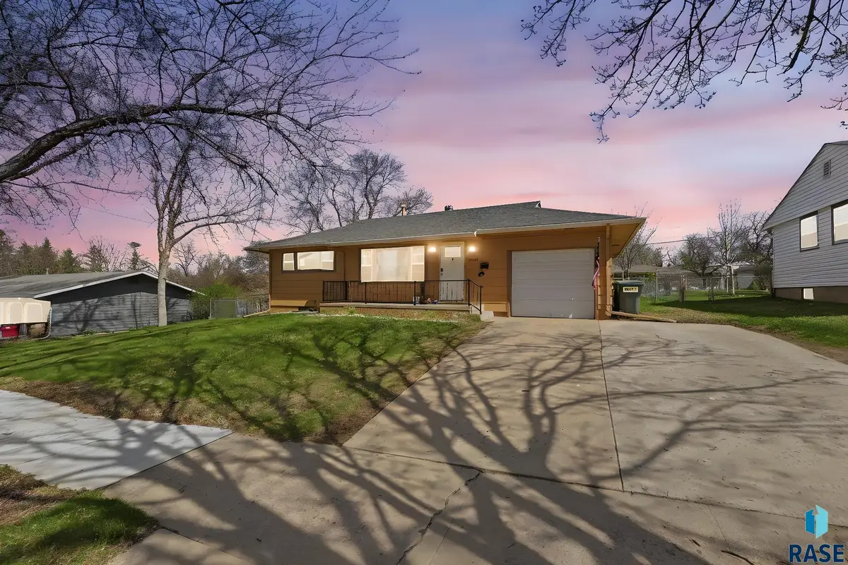 2304 S Braemar Dr, Sioux Falls, SD 57105 - #1