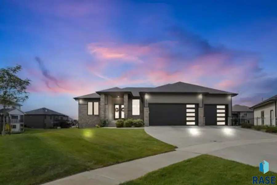 6701 E Spitfire Cir, Sioux Falls, SD 57110 - #2