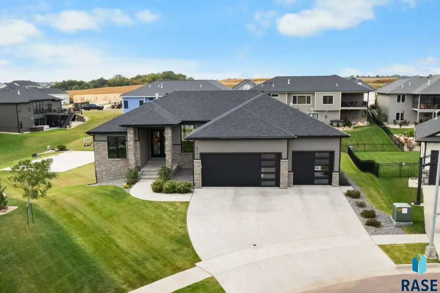 6701 E Spitfire Cir, Sioux Falls, SD 57110 - #3