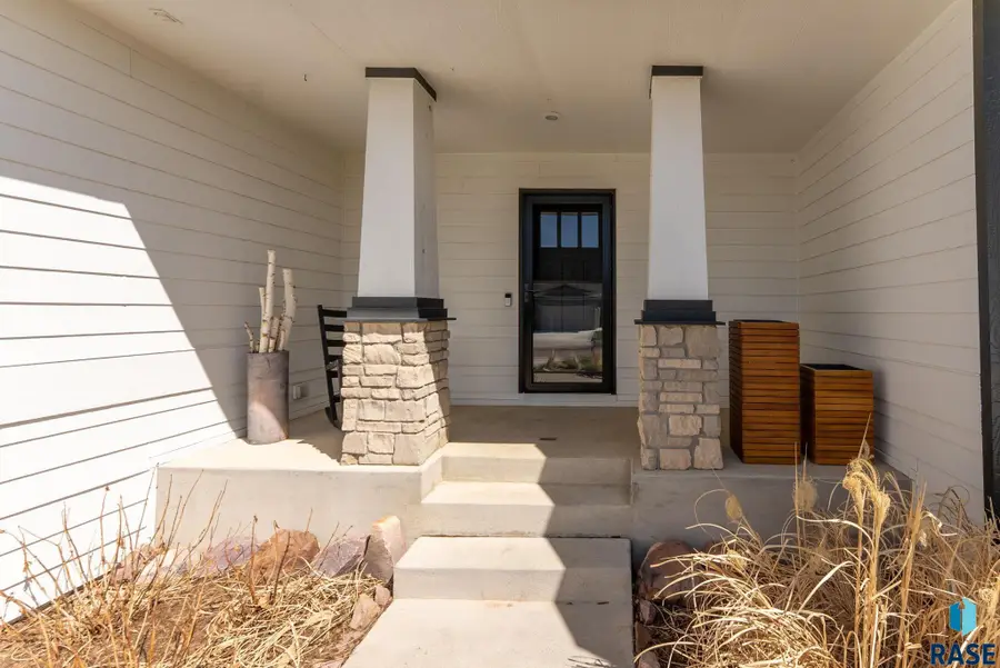 8608 S Carver Cir, Sioux Falls, SD 57108 - #3