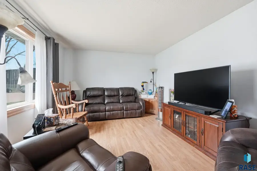 5508 W 39th St, Sioux Falls, SD 57106 - #3