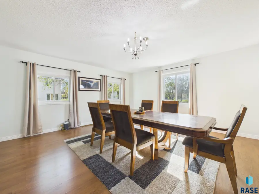 301 Lincoln Ave, Centerville, SD 57014 - #3