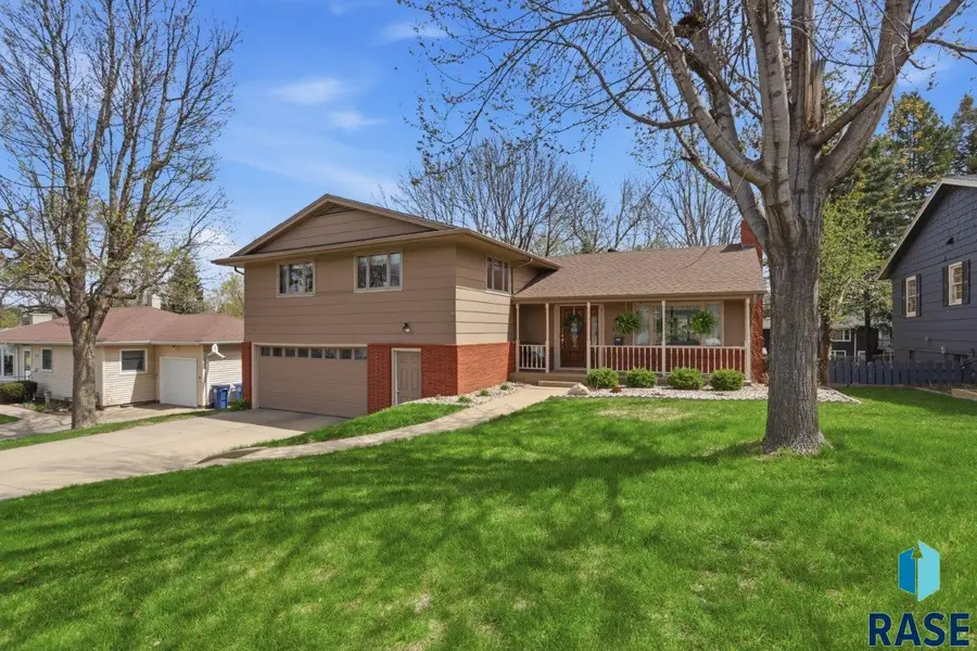 1704 S Williams Ave, Sioux Falls, SD 57105 - #2