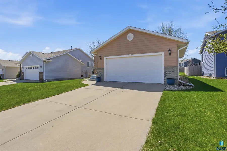 4809 S Samantha Dr, Sioux Falls, SD 57106 - #3