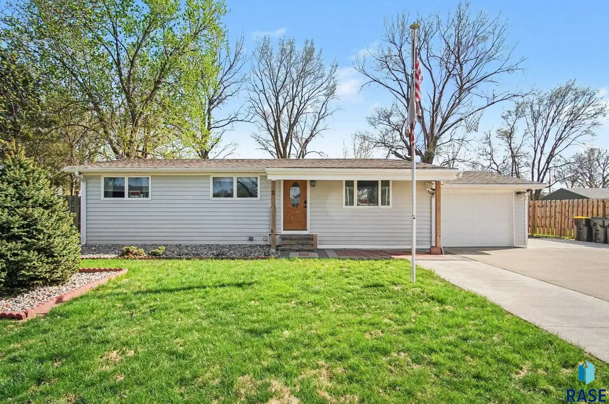 2 Alcoma Dr, North Sioux City, SD 57049 - #1