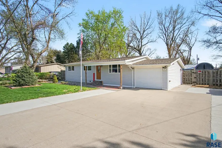 2 Alcoma Dr, North Sioux City, SD 57049 - #2