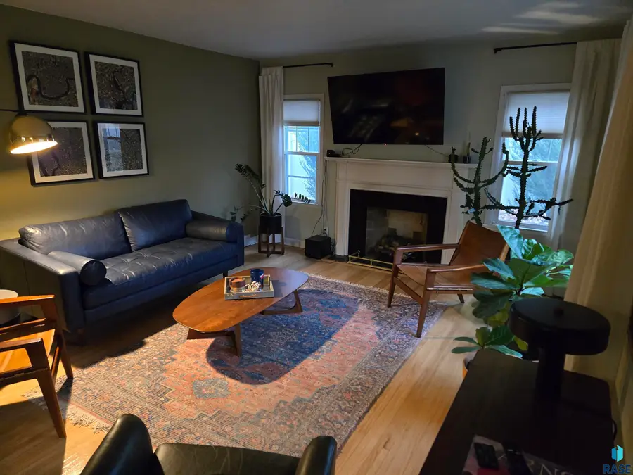 1720 S 6th Ave, Sioux Falls, SD 57105 - #2