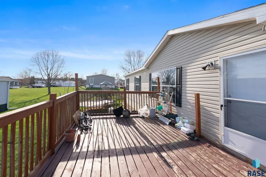 203 N Cory Pl, Sioux Falls, SD 57110 - #2