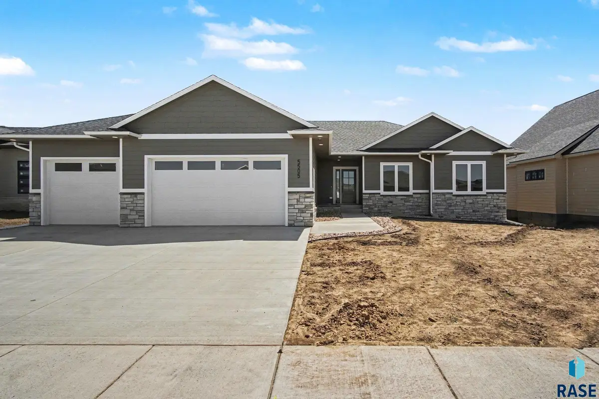 5505 E Morningside Cir, Sioux Falls, SD 57110 - #1