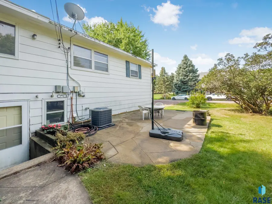 2894 E Old Orchard Trl, Sioux Falls, SD 57103 - #3