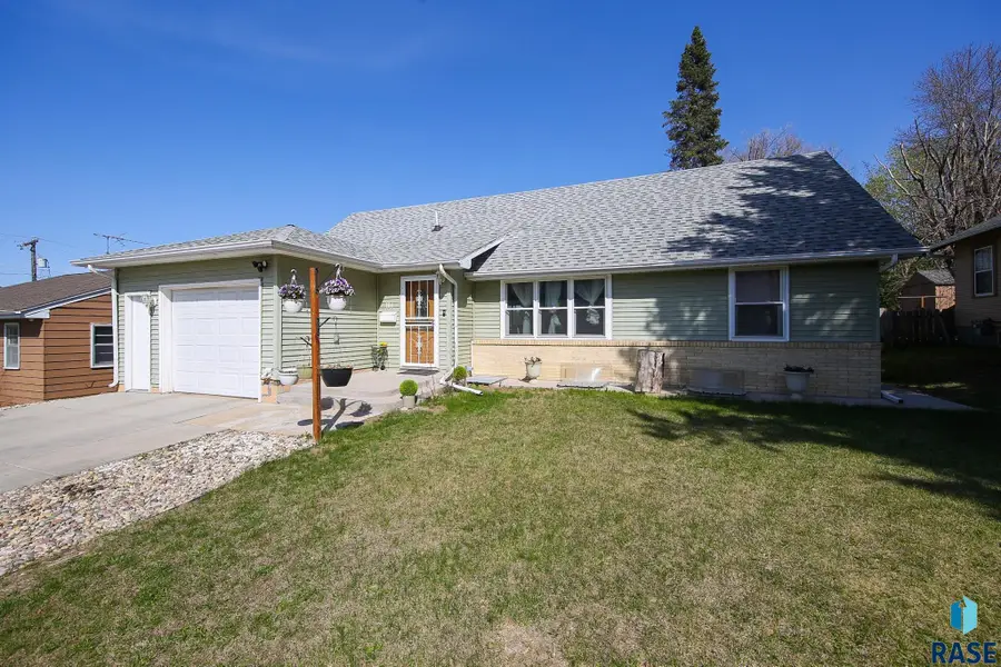 704 S Western Ave, Sioux Falls, SD 57104 - #2