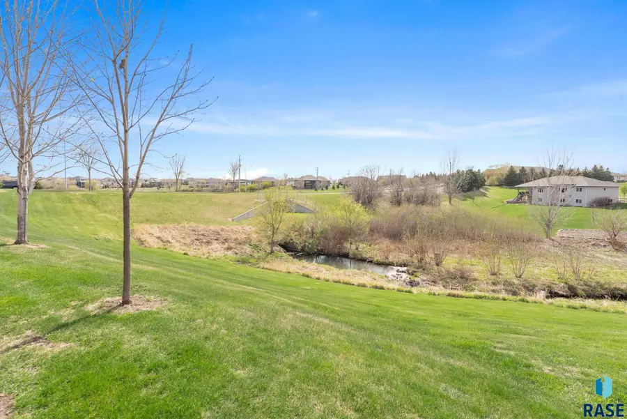 5917 S Nature Run Pl, Sioux Falls, SD 57108 - #2