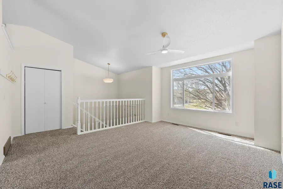 5704 S Southwind Ave, Sioux Falls, SD 57106 - #2