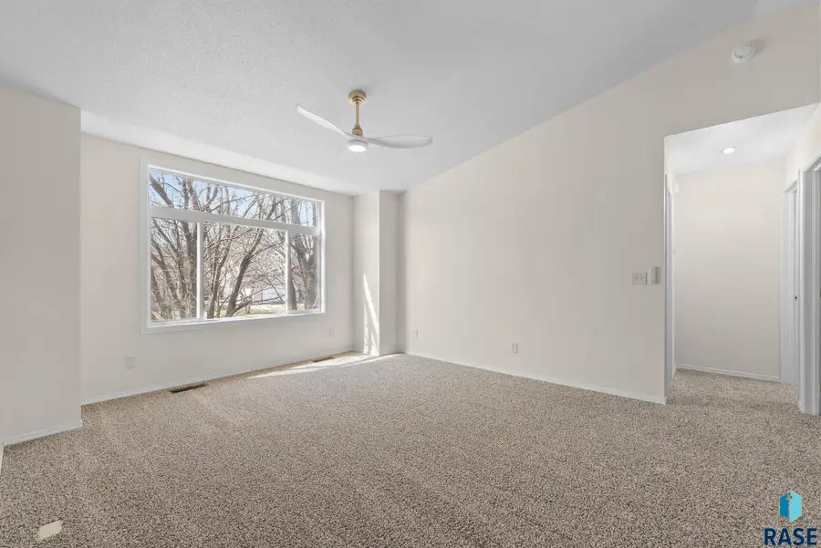 5704 S Southwind Ave, Sioux Falls, SD 57106 - #3