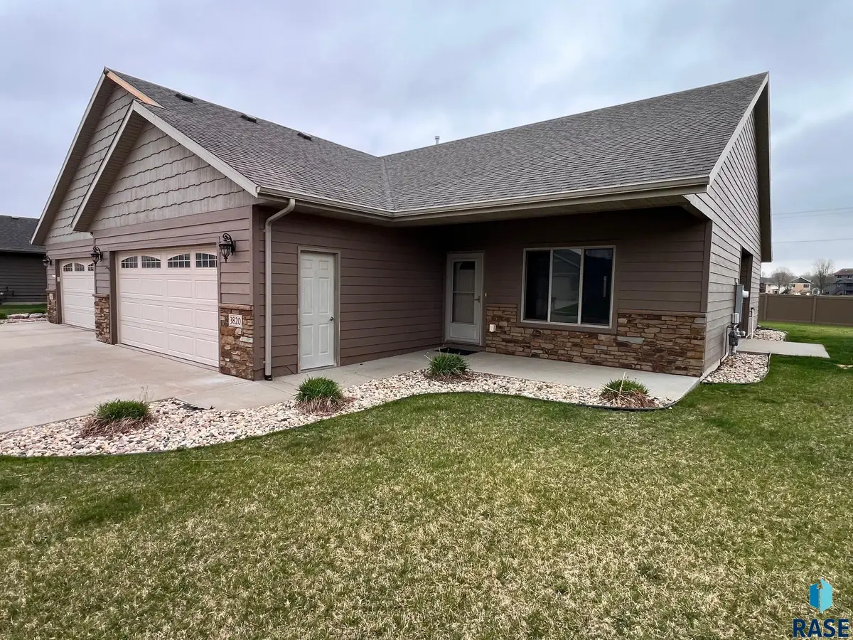 3820 Vendavel St, Sioux Falls, SD 57108 - #1