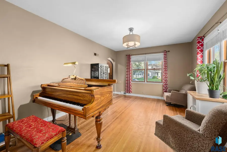 1217 S Jefferson Ave, Sioux Falls, SD 57105 - #2