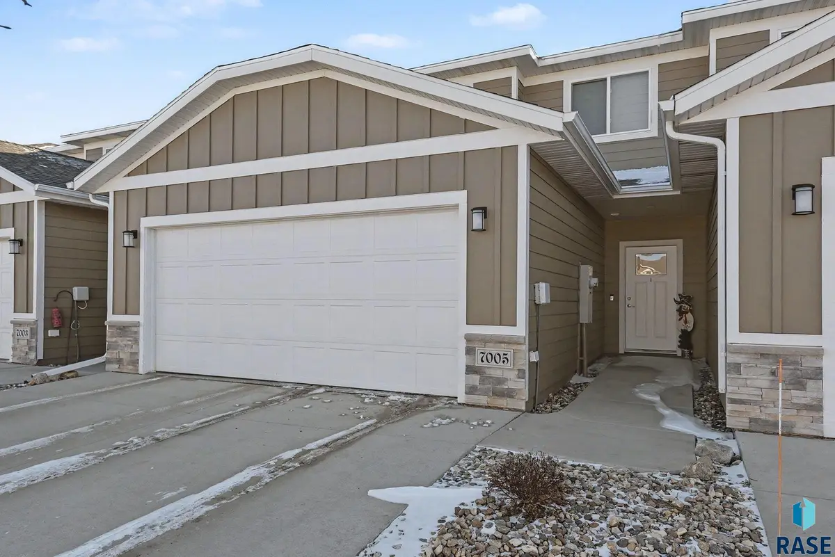 7005 W Gresford Pl, Sioux Falls, SD 57106 - #1