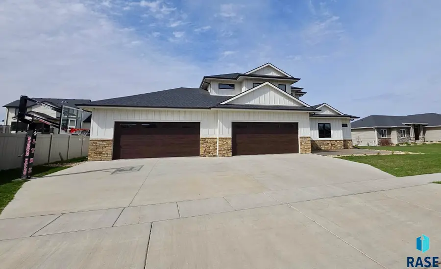 2816 E Sunflower Cir, Brandon, SD 57005 - #3